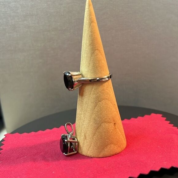 Thai Black Spinel Solitaire Ring and Pendant in Stainless Steel 9.10 ctw - Picture 10 of 14